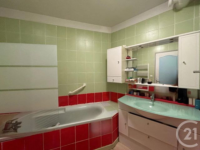 Appartement T3 à vendre - 3 pièces - 63.0 m2 - MIRAMAS - 13 - PROVENCE-ALPES-COTE-D-AZUR - Century 21 Cabinet Corvaja