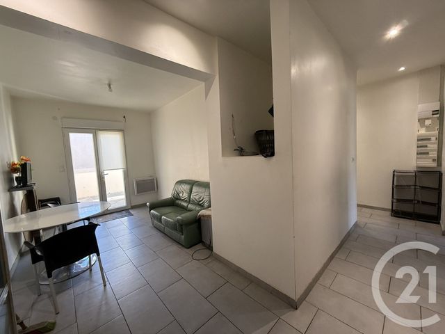 Appartement T3 à louer - 3 pièces - 51.97 m2 - PORT ST LOUIS DU RHONE - 13 - PROVENCE-ALPES-COTE-D-AZUR - Century 21 Cabinet Corvaja