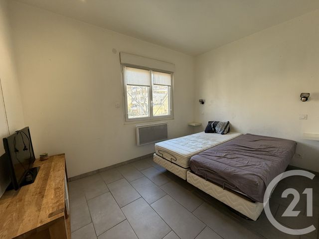 Appartement T3 à louer - 3 pièces - 51.97 m2 - PORT ST LOUIS DU RHONE - 13 - PROVENCE-ALPES-COTE-D-AZUR - Century 21 Cabinet Corvaja