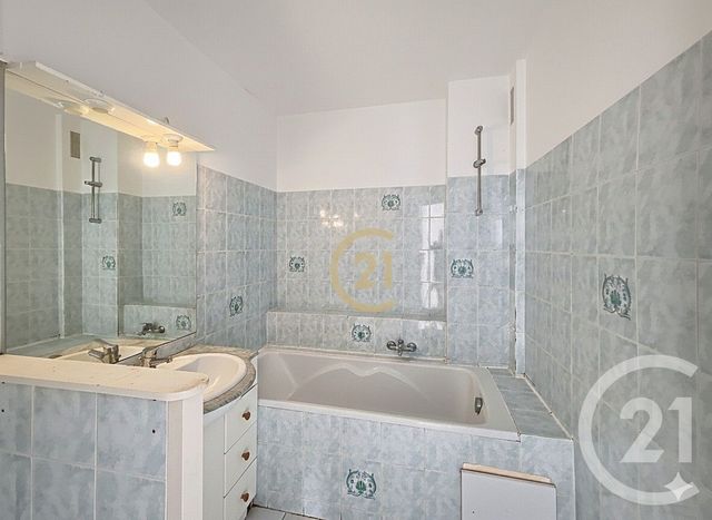 Appartement à vendre - 4 pièces - 66.4 m2 - SALON DE PROVENCE - 13 - PROVENCE-ALPES-COTE-D-AZUR - Century 21 Cabinet Corvaja