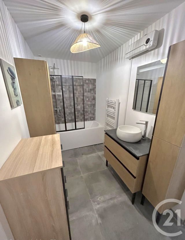 Afficher la photo en grand Appartement T3 à vendre - 3 pièces - 58.51 m2 - MARTIGUES - 13 - PROVENCE-ALPES-COTE-D-AZUR - Century 21 Cabinet Corvaja