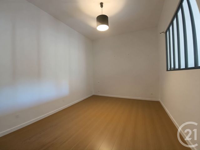 Afficher la photo en grand immeuble à vendre - 180.0 m2 - PORT DE BOUC - 13 - PROVENCE-ALPES-COTE-D-AZUR - Century 21 Cabinet Corvaja