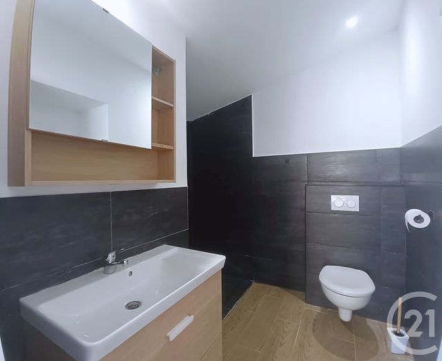 Afficher la photo en grand immeuble à vendre - 180.0 m2 - PORT DE BOUC - 13 - PROVENCE-ALPES-COTE-D-AZUR - Century 21 Cabinet Corvaja