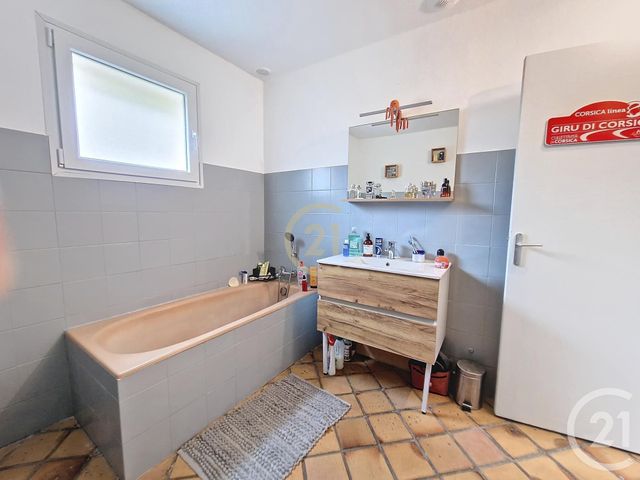 maison à vendre - 4 pièces - 85.57 m2 - ST MITRE LES REMPARTS - 13 - PROVENCE-ALPES-COTE-D-AZUR - Century 21 Cabinet Corvaja