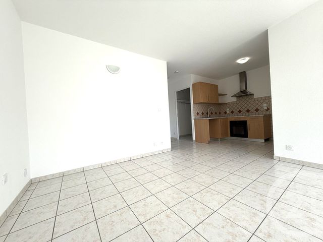 Appartement T2 à louer - 2 pièces - 47.2 m2 - ISTRES - 13 - PROVENCE-ALPES-COTE-D-AZUR - Century 21 Cabinet Corvaja