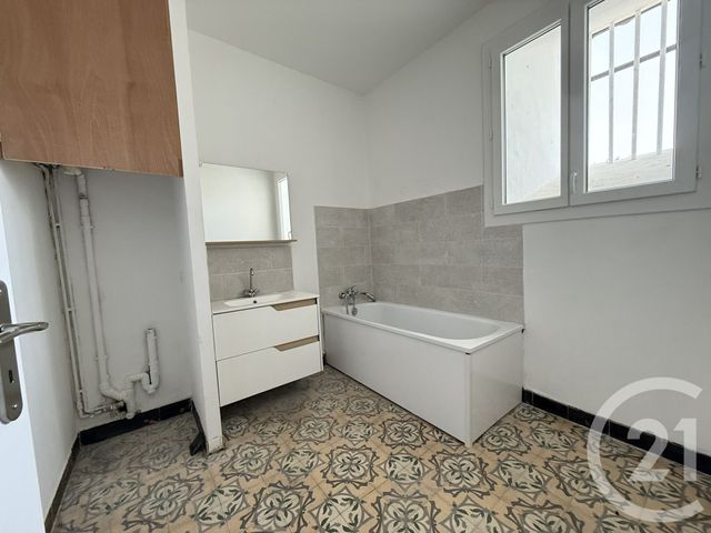 Appartement T3 à louer - 3 pièces - 71.74 m2 - ISTRES - 13 - PROVENCE-ALPES-COTE-D-AZUR - Century 21 Cabinet Corvaja