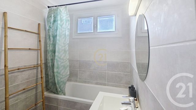 Appartement T3 à louer - 3 pièces - 55.0 m2 - ISTRES - 13 - PROVENCE-ALPES-COTE-D-AZUR - Century 21 Cabinet Corvaja