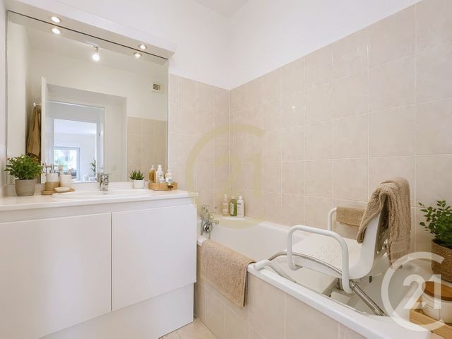 Appartement F2 à vendre - 2 pièces - 40.64 m2 - ISTRES - 13 - PROVENCE-ALPES-COTE-D-AZUR - Century 21 Cabinet Corvaja