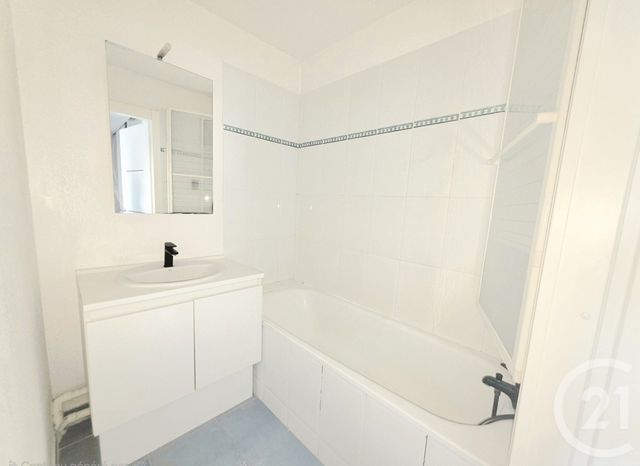 Appartement à vendre - 3 pièces - 59.9 m2 - ISTRES - 13 - PROVENCE-ALPES-COTE-D-AZUR - Century 21 Cabinet Corvaja