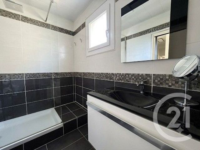 Appartement T4 à louer - 4 pièces - 83.0 m2 - MARTIGUES - 13 - PROVENCE-ALPES-COTE-D-AZUR - Century 21 Cabinet Corvaja