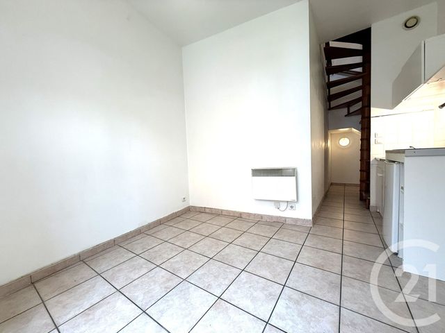 Appartement T2 à louer - 2 pièces - 28.72 m2 - ISTRES - 13 - PROVENCE-ALPES-COTE-D-AZUR - Century 21 Cabinet Corvaja