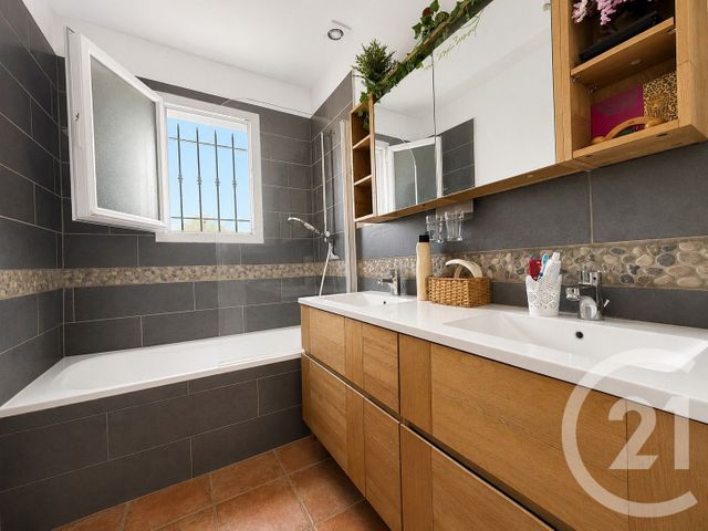 maison à louer - 4 pièces - 90.0 m2 - BERRE L ETANG - 13 - PROVENCE-ALPES-COTE-D-AZUR - Century 21 Cabinet Corvaja