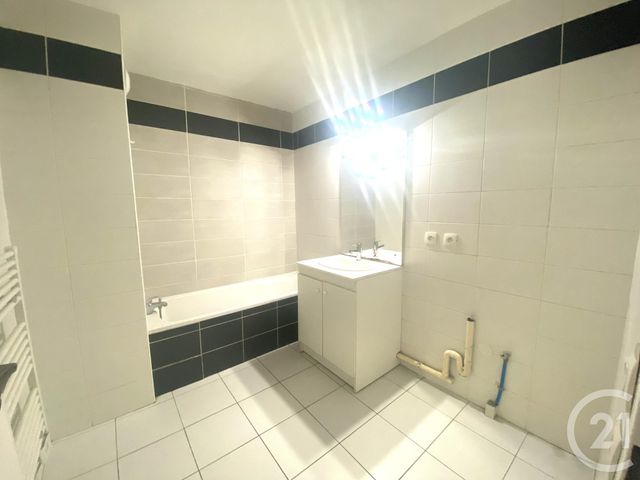 Appartement T3 à louer - 3 pièces - 60.2 m2 - ISTRES - 13 - PROVENCE-ALPES-COTE-D-AZUR - Century 21 Cabinet Corvaja