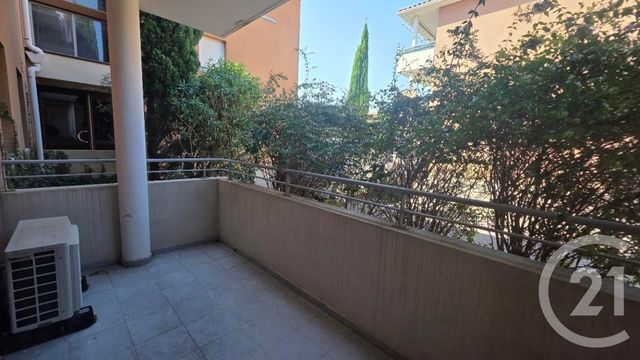 Appartement à louer - 2 pièces - 42.0 m2 - SALON DE PROVENCE - 13 - PROVENCE-ALPES-COTE-D-AZUR - Century 21 Cabinet Corvaja