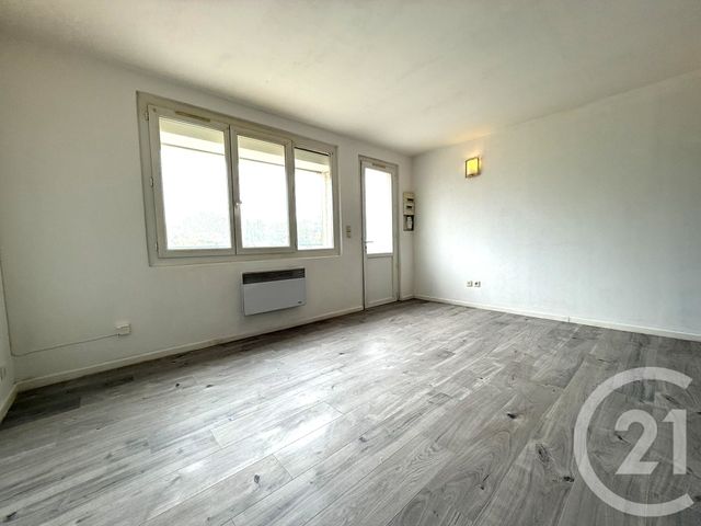 Appartement T3 à louer - 3 pièces - 49.0 m2 - FOS SUR MER - 13 - PROVENCE-ALPES-COTE-D-AZUR - Century 21 Cabinet Corvaja