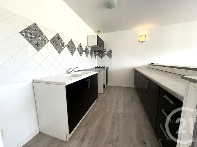 Appartement T3 à louer - 3 pièces - 49.0 m2 - FOS SUR MER - 13 - PROVENCE-ALPES-COTE-D-AZUR - Century 21 Cabinet Corvaja