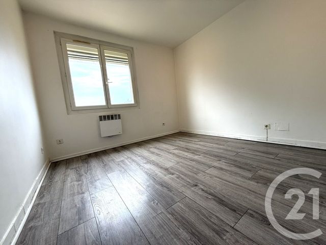 Appartement T3 à louer - 3 pièces - 49.0 m2 - FOS SUR MER - 13 - PROVENCE-ALPES-COTE-D-AZUR - Century 21 Cabinet Corvaja