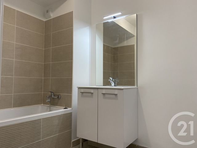 Appartement T3 à louer - 3 pièces - 56.04 m2 - ISTRES - 13 - PROVENCE-ALPES-COTE-D-AZUR - Century 21 Cabinet Corvaja