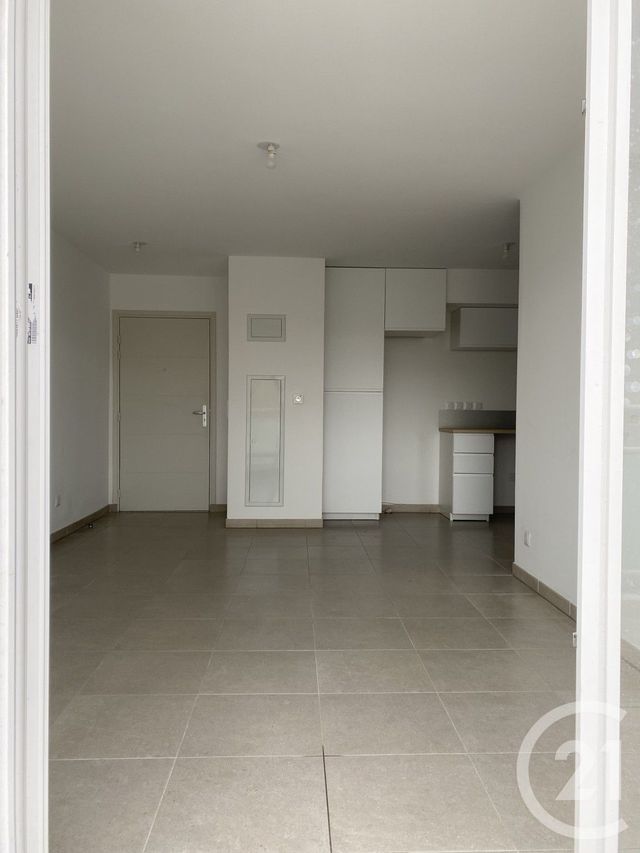Appartement T3 à louer - 3 pièces - 56.04 m2 - ISTRES - 13 - PROVENCE-ALPES-COTE-D-AZUR - Century 21 Cabinet Corvaja